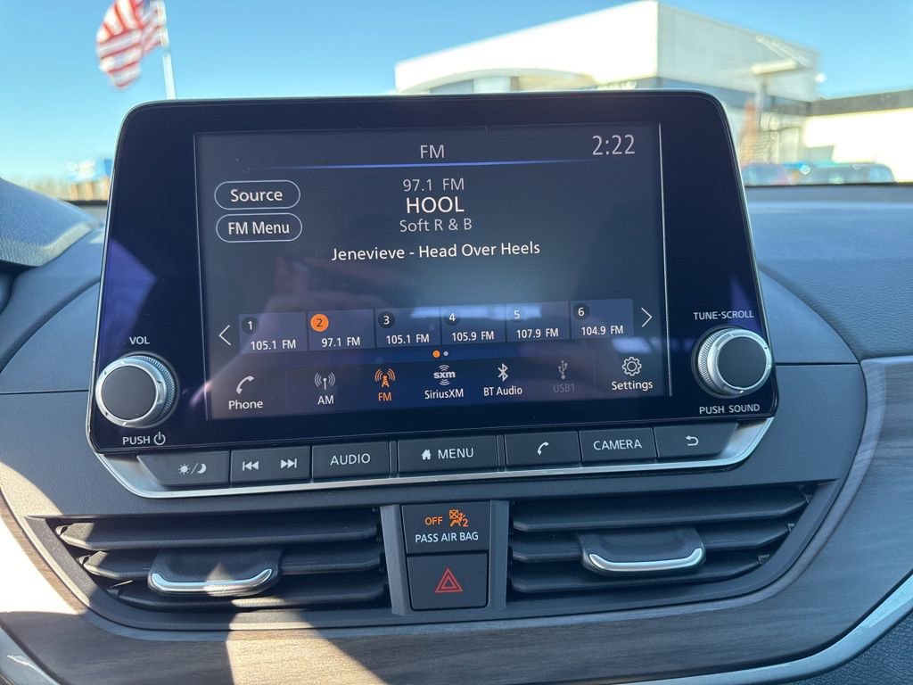 Used 2025 Nissan Altima 2.5 SV image 19