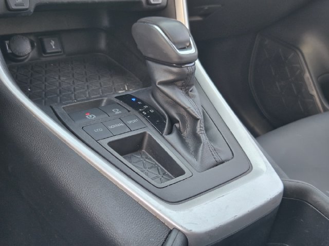 Used 2022 Toyota RAV4 XLE Premium FWD image 14