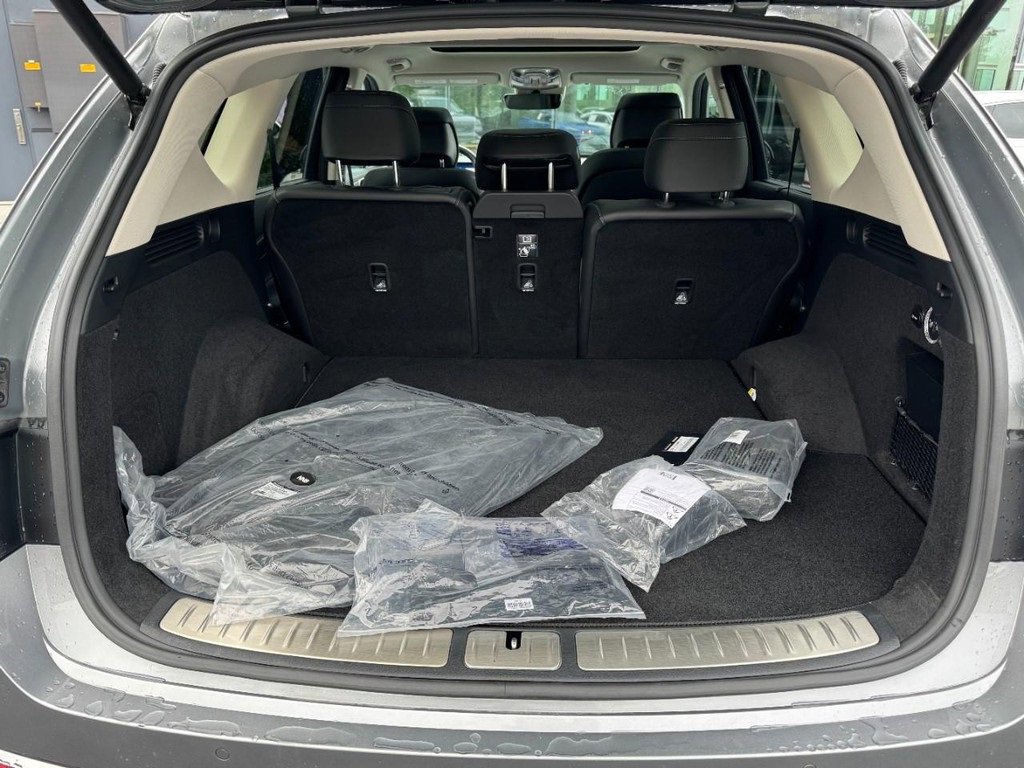 Certified 2025 Genesis GV80 2.5T Select image 6