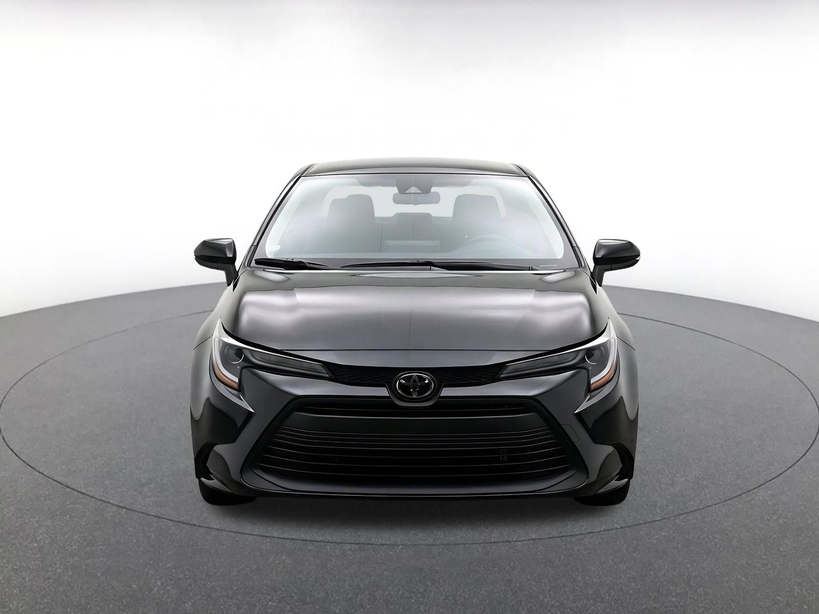 Used 2025 Toyota Corolla LE FWD image 2