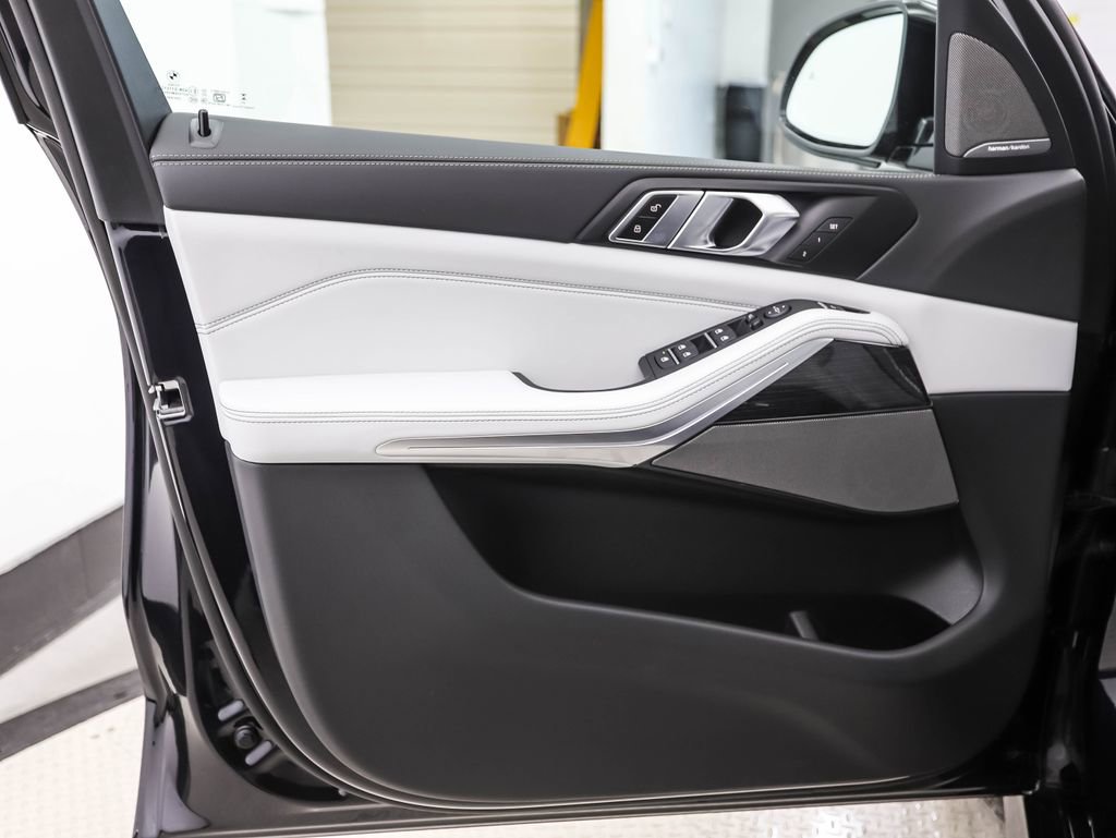 New 2026 BMW X5 xDrive40i w/ M Sport Package image 10