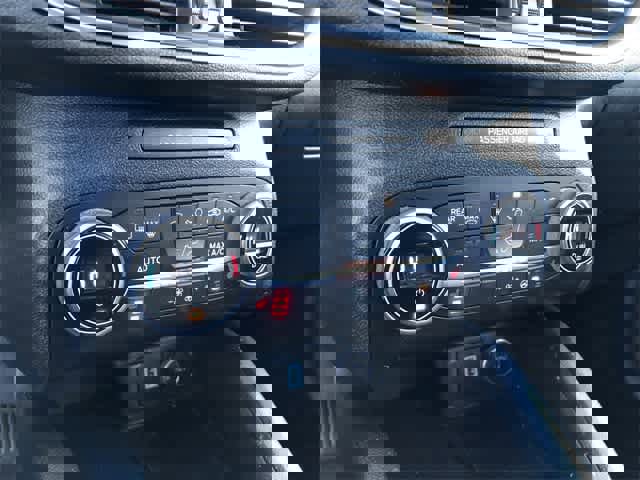 Used 2020 Ford Escape Titanium image 17