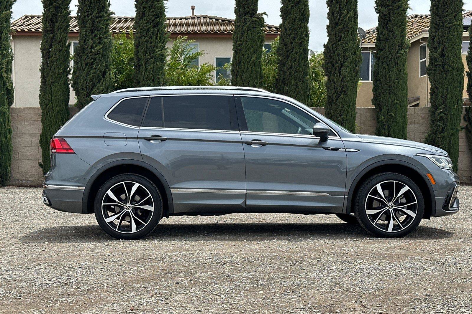 Certified 2023 Volkswagen Tiguan SEL R-Line AWD/4WD image 3