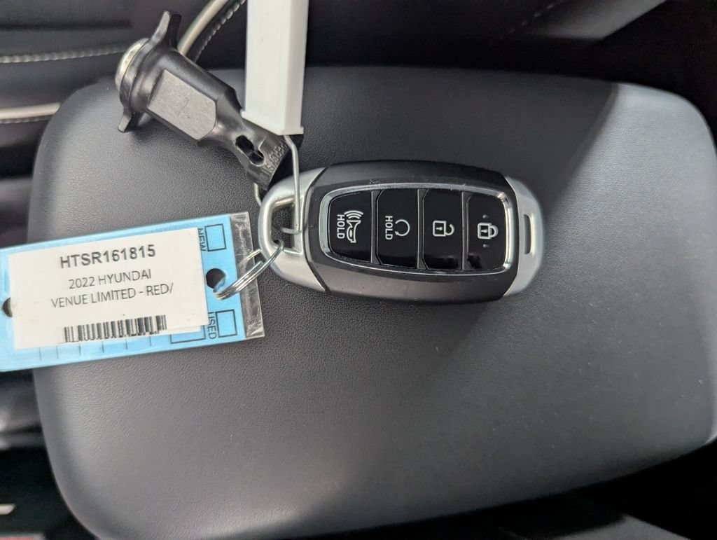 Used 2022 Hyundai Venue Limited FWD image 26