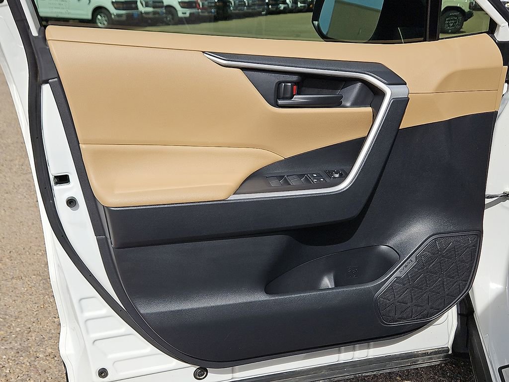Used 2025 Toyota RAV4 LE image 16