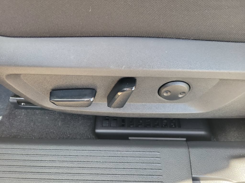 Certified 2024 Nissan Rogue SV FWD image 17