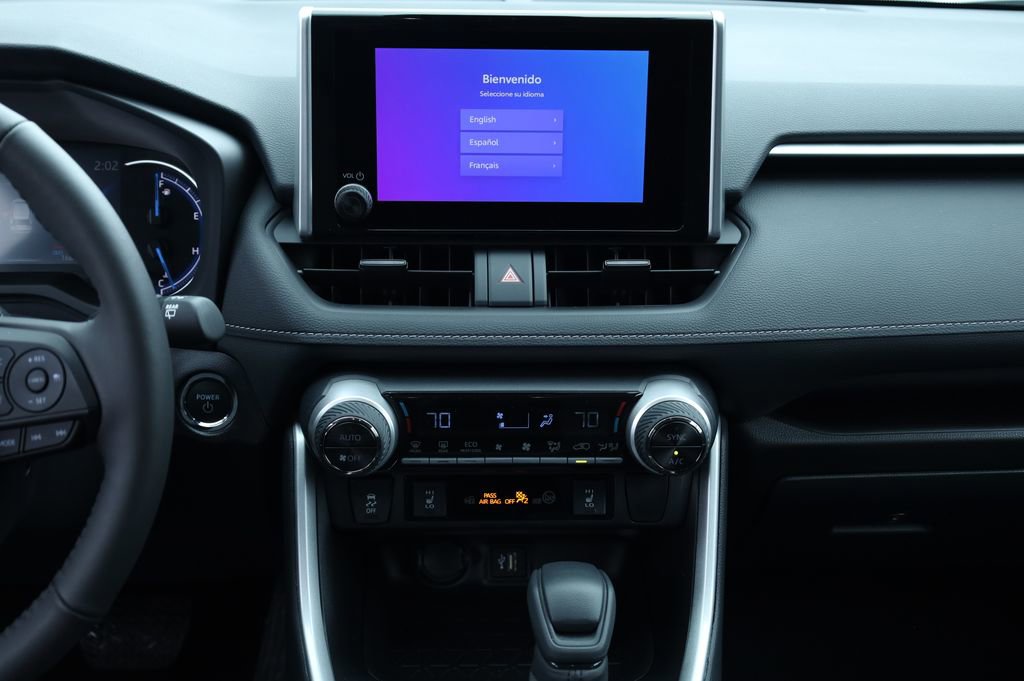 Used 2025 Toyota RAV4 XLE image 6