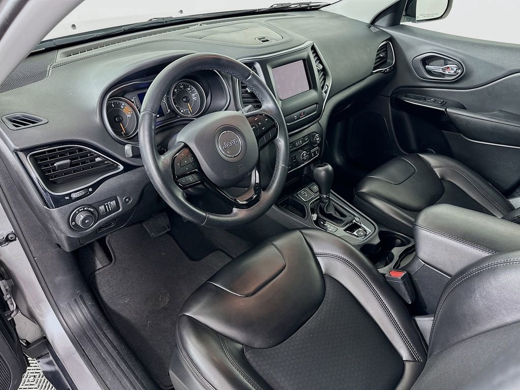 Used 2019 Jeep Cherokee Latitude Plus image 9