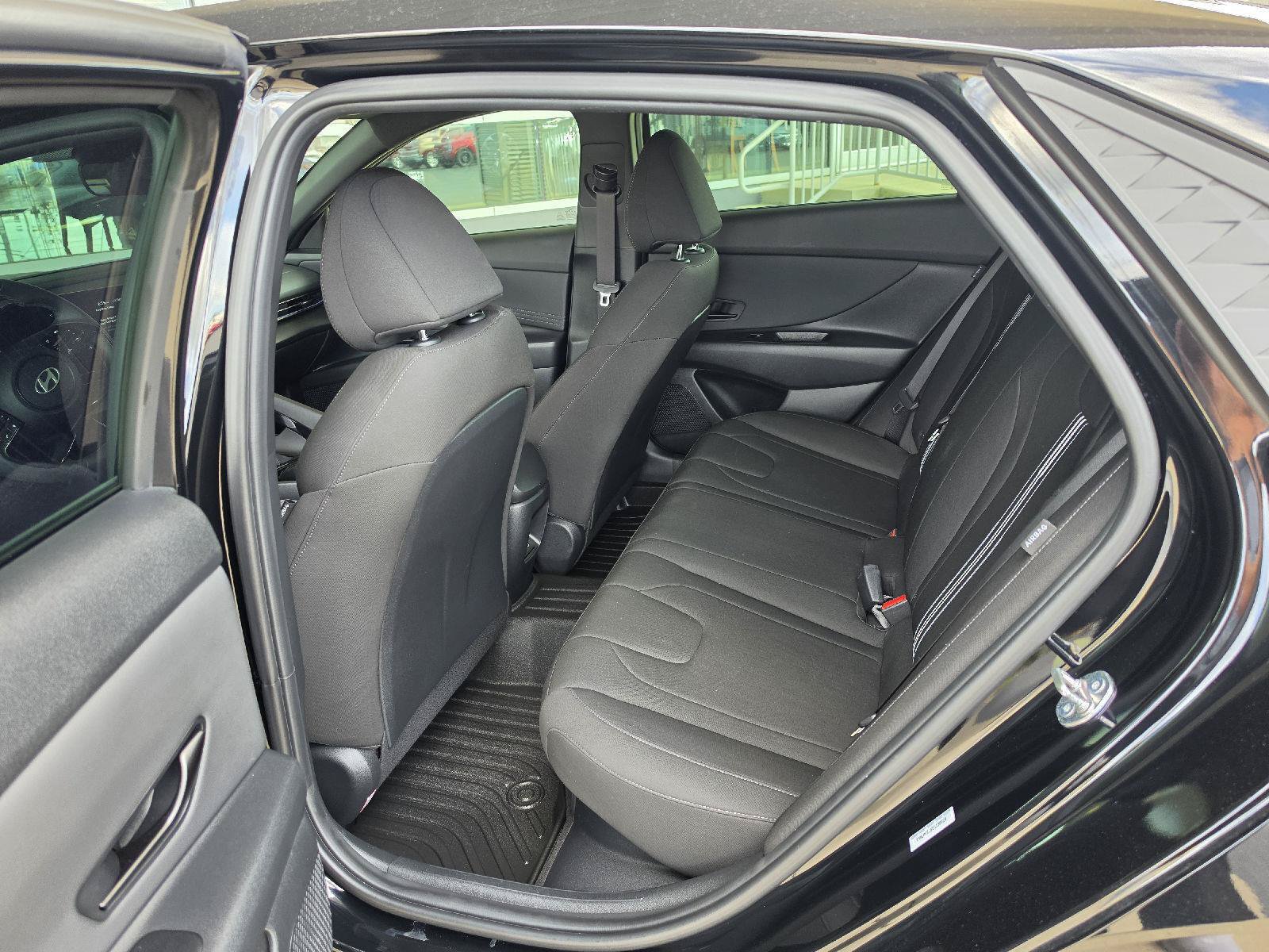 Used 2025 Hyundai Elantra SEL FWD image 9