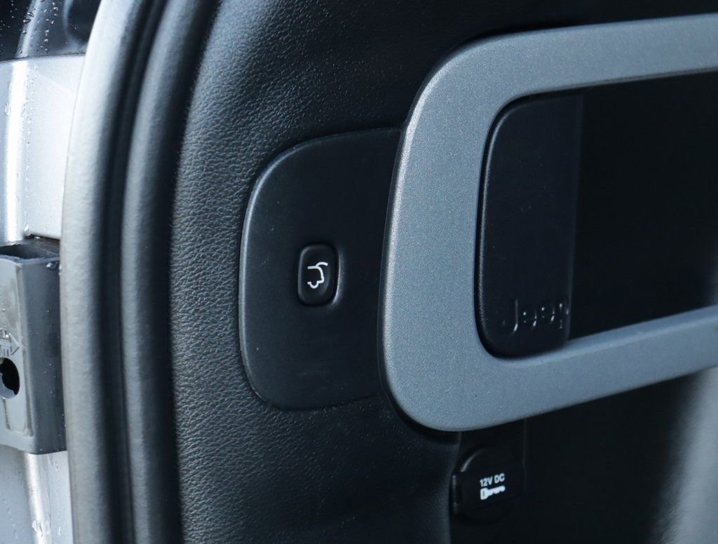 Used 2018 Jeep Cherokee Trailhawk w/ Comfort/Convenience Group image 33