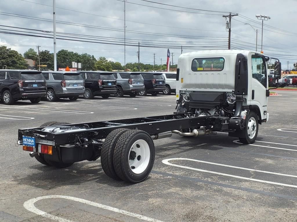 New 2025 Chevrolet Low Cab Forward image 4