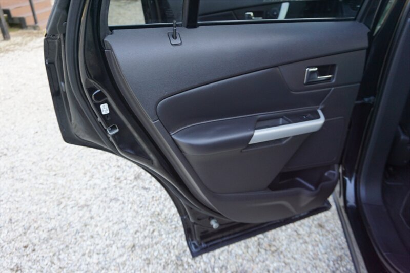 Used 2012 Ford Edge Limited w/ Driver Entry Pkg FWD image 26