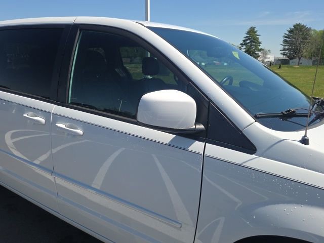 Used 2017 Dodge Grand Caravan SXT w/ Blacktop Package FWD image 5