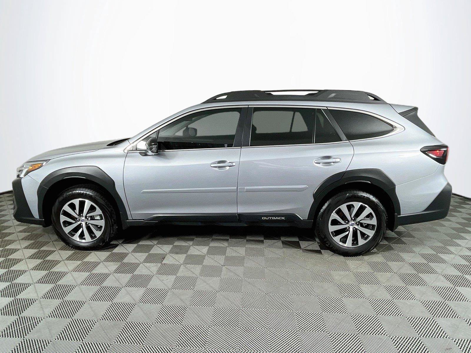 Certified 2025 Subaru Outback Premium w/ Popular Package #1A AWD/4WD image 4