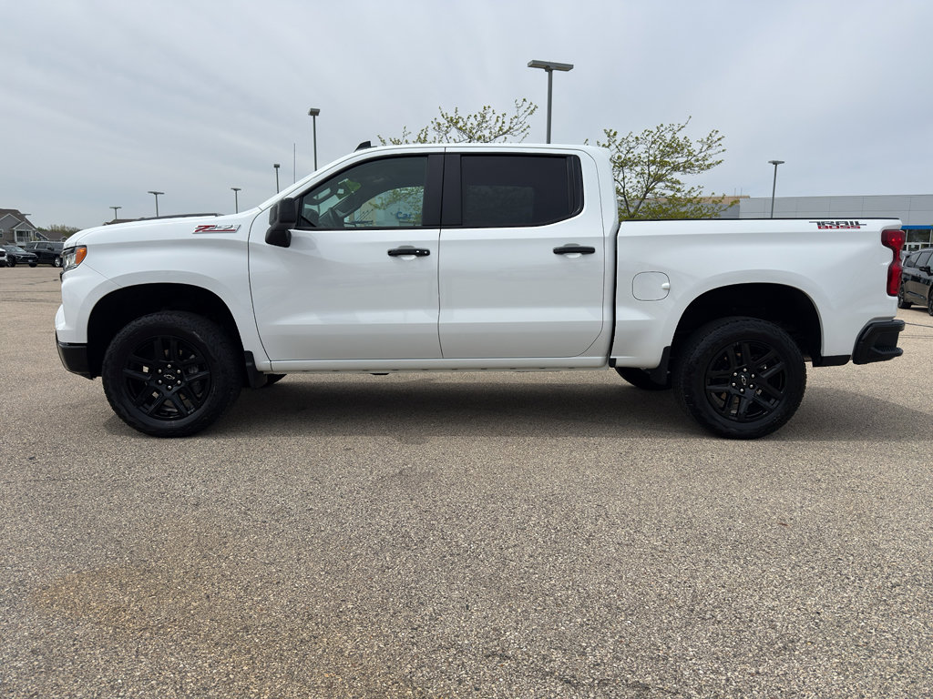 Used 2025 Chevrolet Silverado 1500 LT Trail Boss w/ Convenience Package II AWD/4WD image 2
