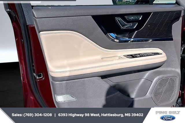 Used 2021 Lincoln Corsair FWD w/ Premium Package image 17