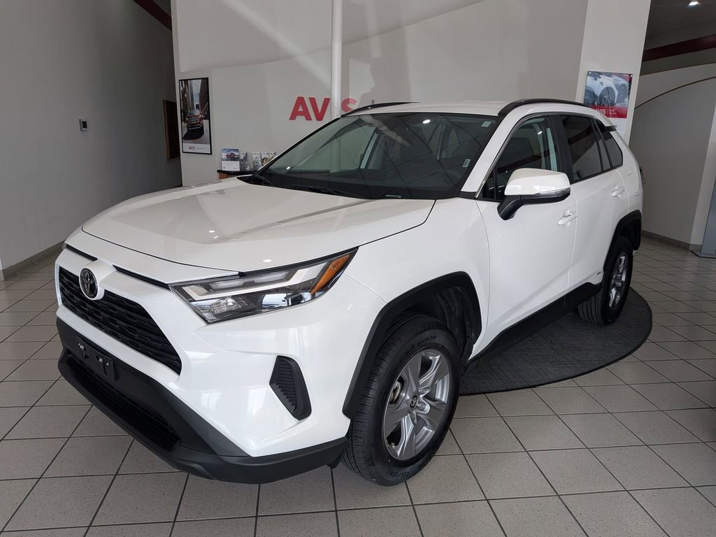 Used 2025 Toyota RAV4 XLE image 1