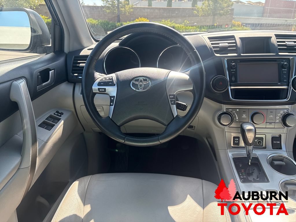 Used 2013 Toyota Highlander SE FWD image 13