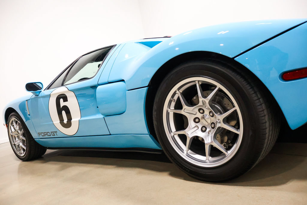 Used 2006 Ford GT RWD image 19