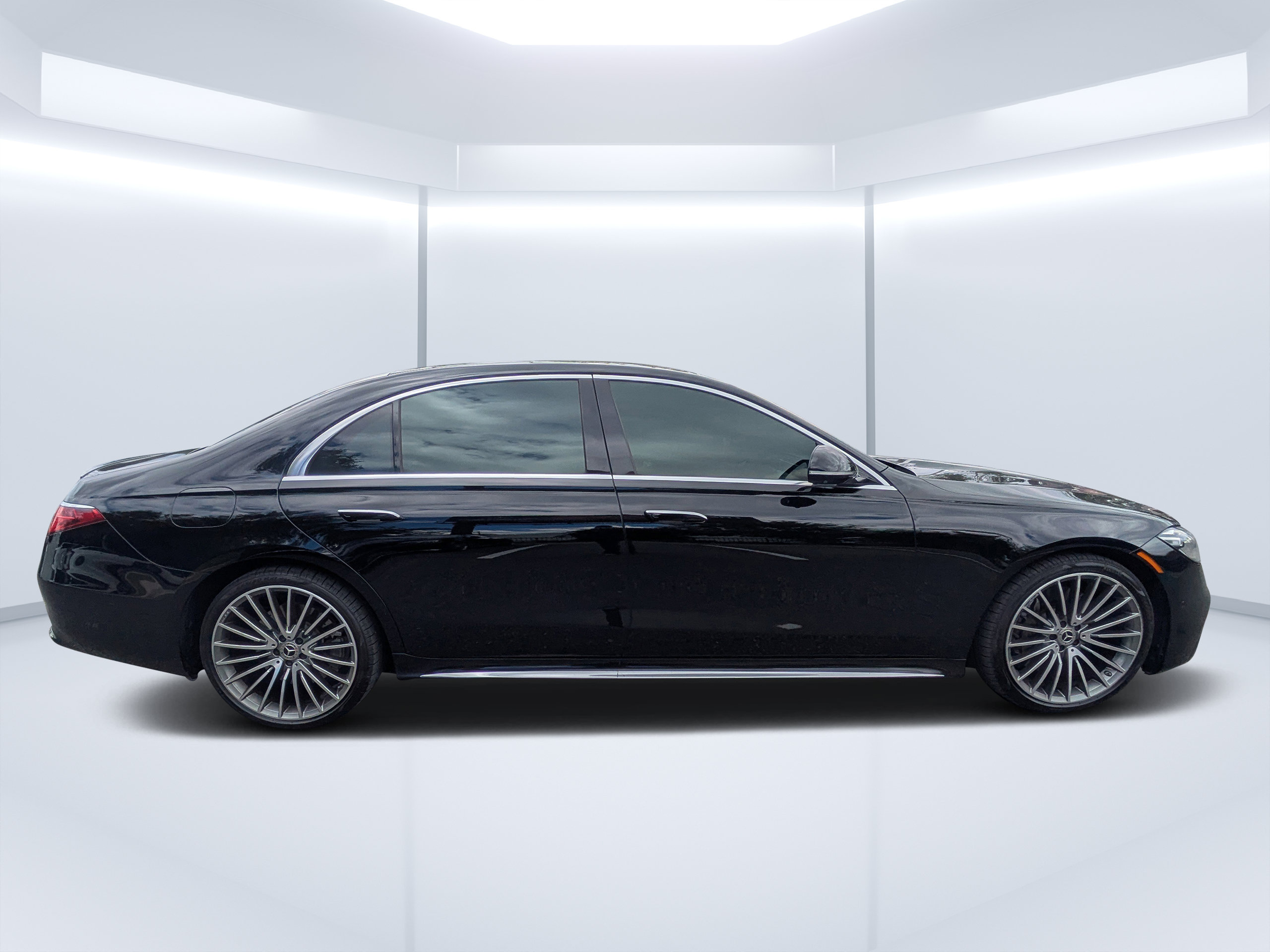 Certified 2023 Mercedes-Benz S 500 4MATIC image 2