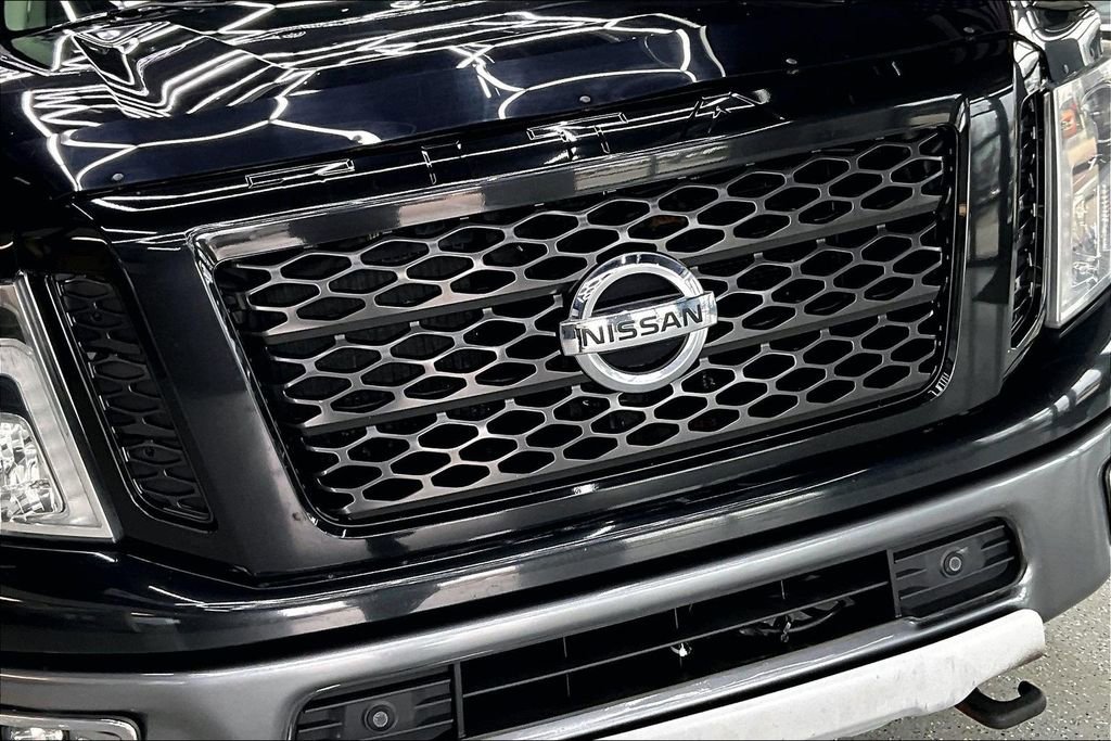 Used 2017 Nissan Titan PRO-4X image 33