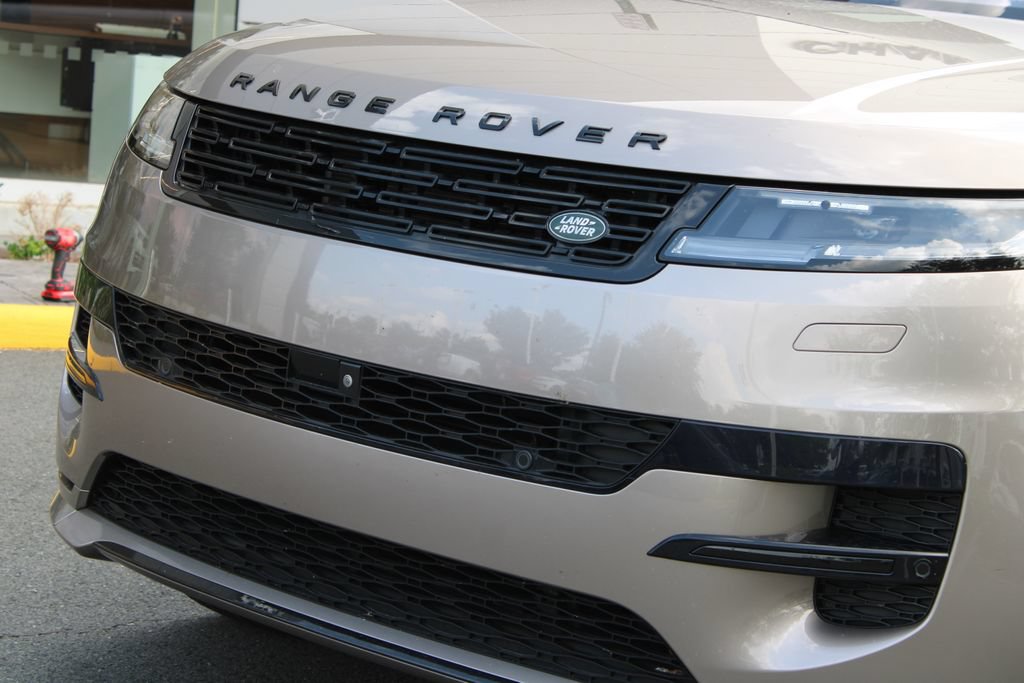 Used 2023 Land Rover Range Rover Sport SE Dynamic AWD/4WD image 2