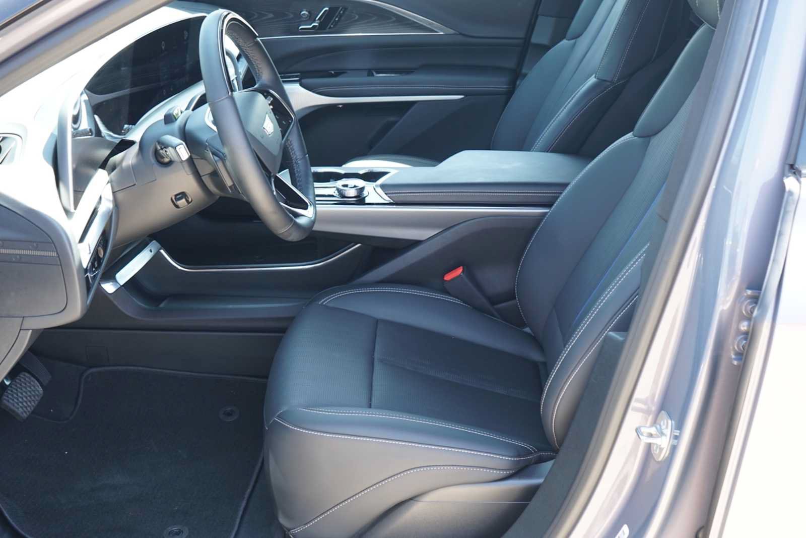 Used 2024 Cadillac Lyriq Sport AWD/4WD image 9