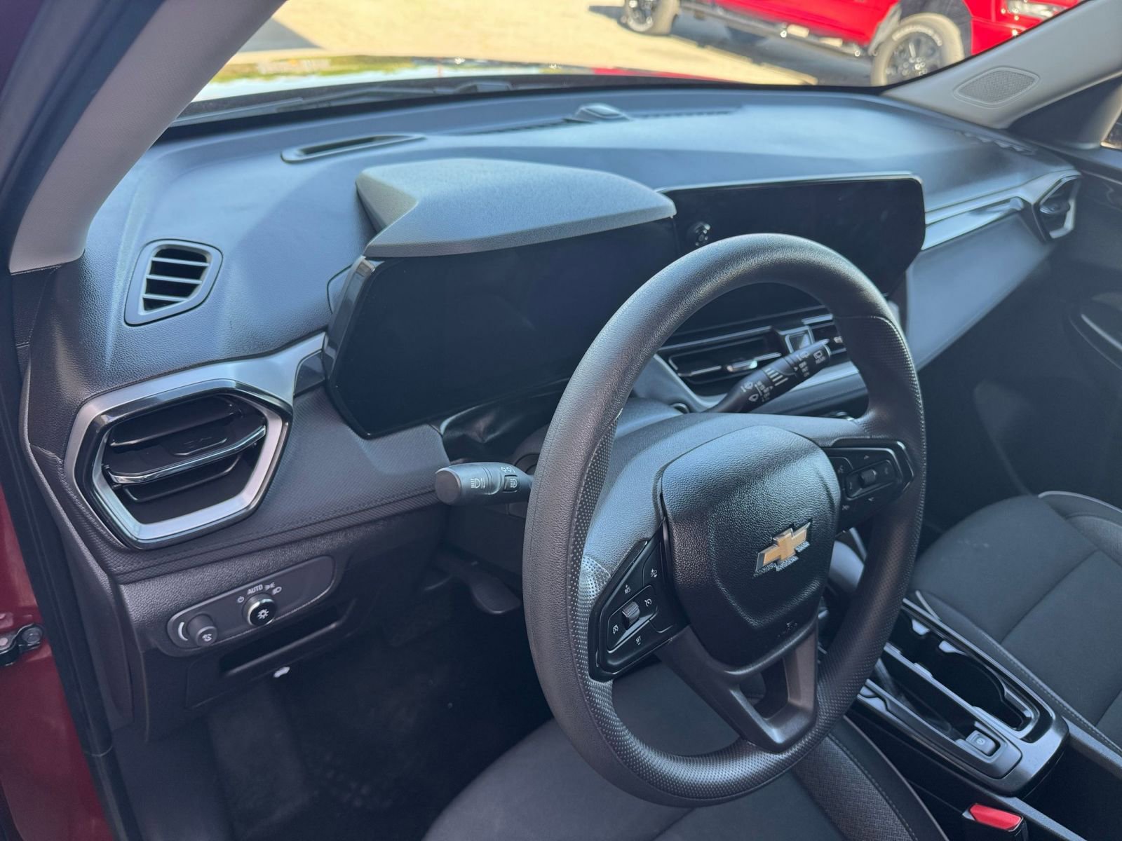 Used 2025 Chevrolet TrailBlazer LT image 34