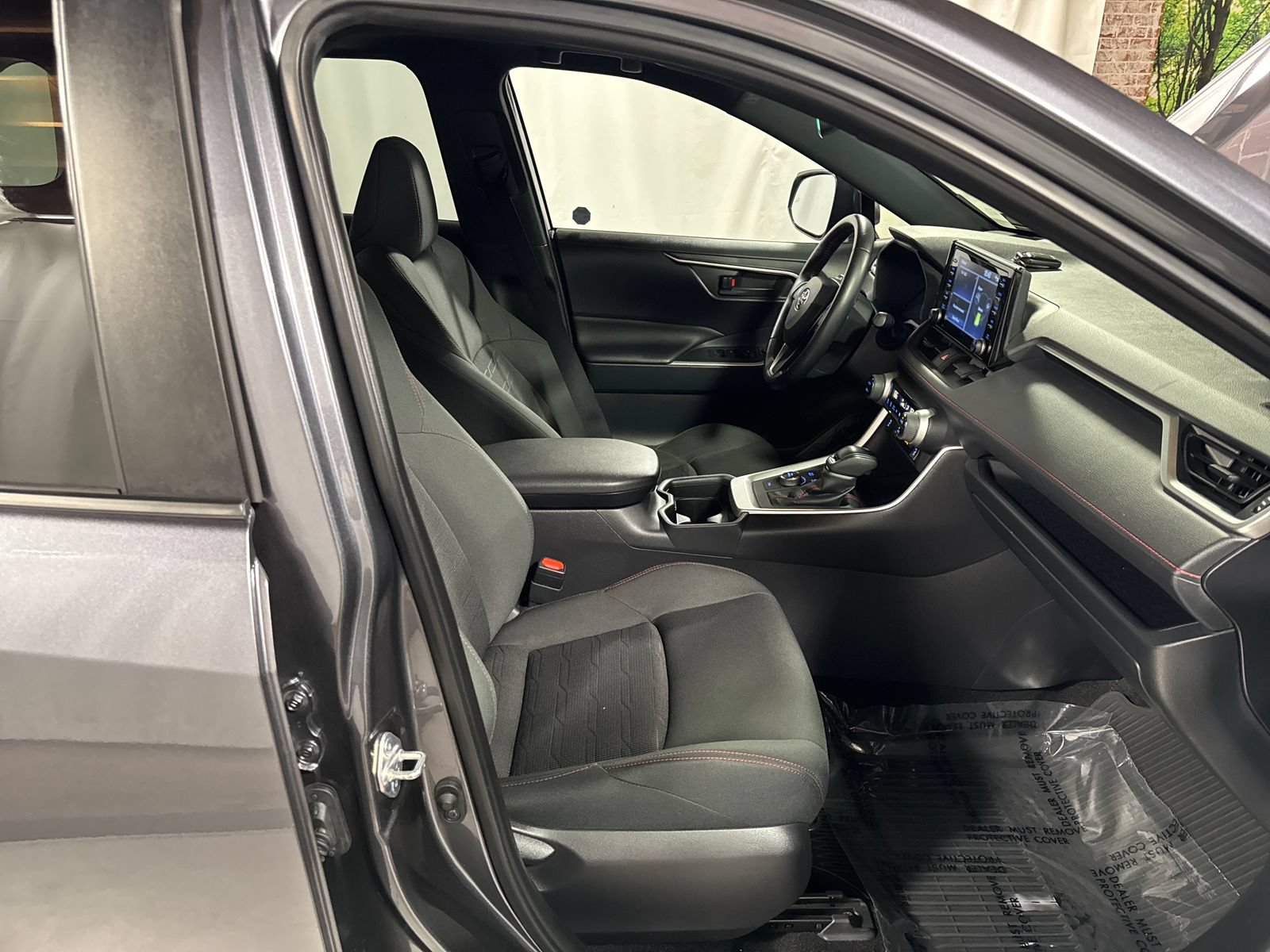 Used 2021 Toyota RAV4 SE w/ Weather & Moonroof Package AWD/4WD image 38