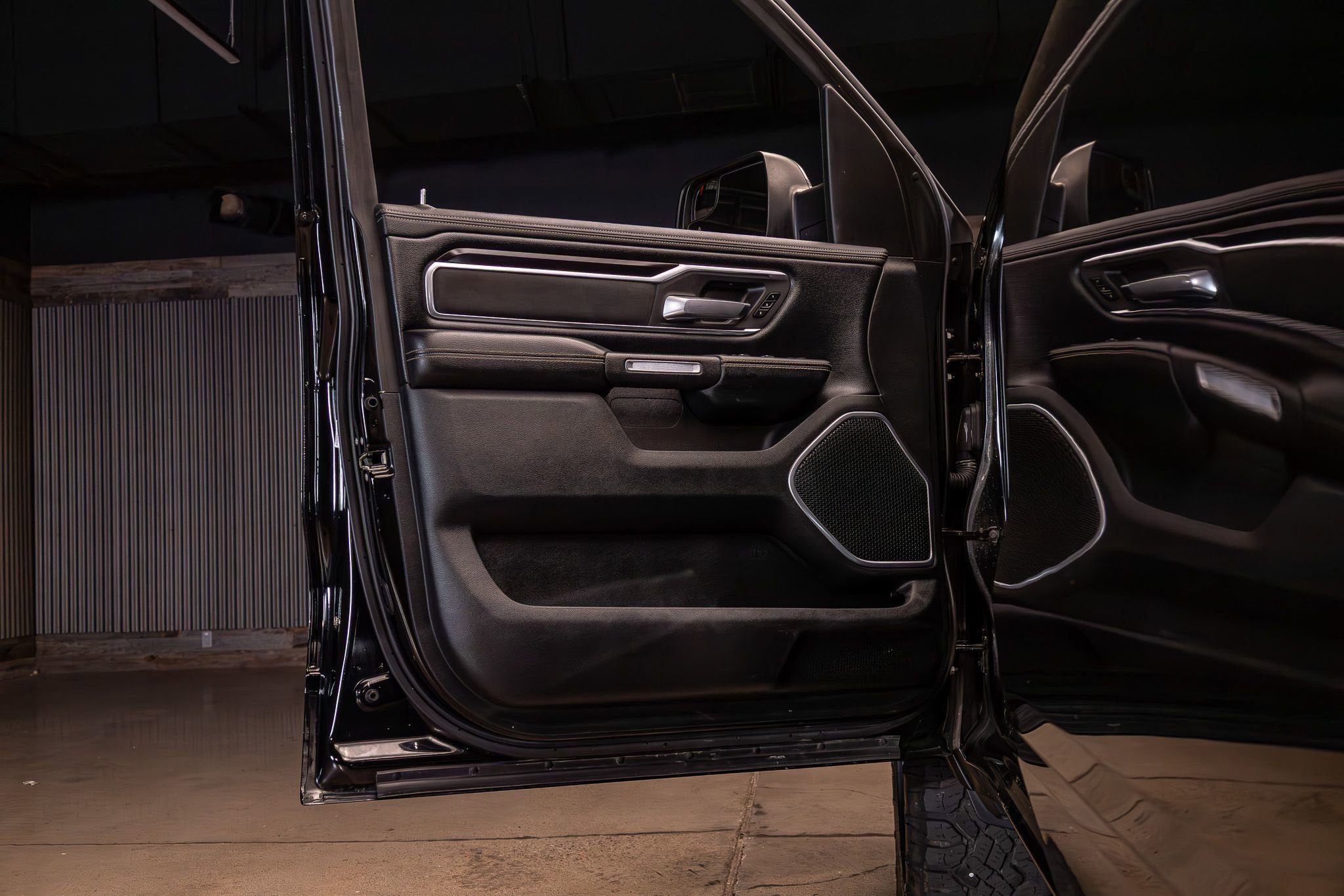 Used 2019 RAM 1500 Laramie w/ Sport Appearance Package AWD/4WD image 28