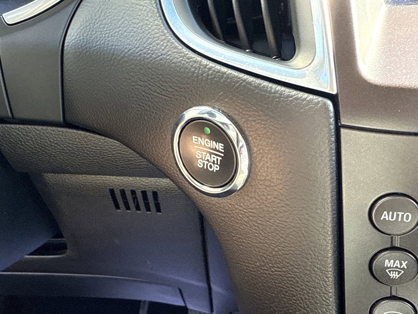 Used 2020 Ford Edge Titanium image 27