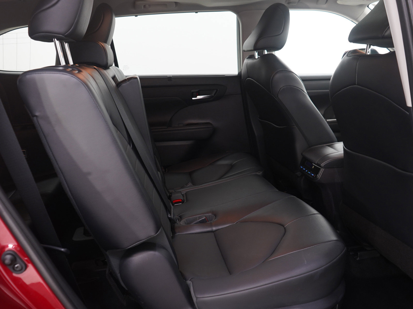 Used 2021 Toyota Highlander XLE image 15