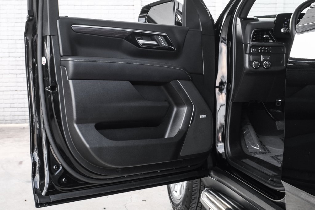Used 2026 Chevrolet Suburban Premier RWD image 43