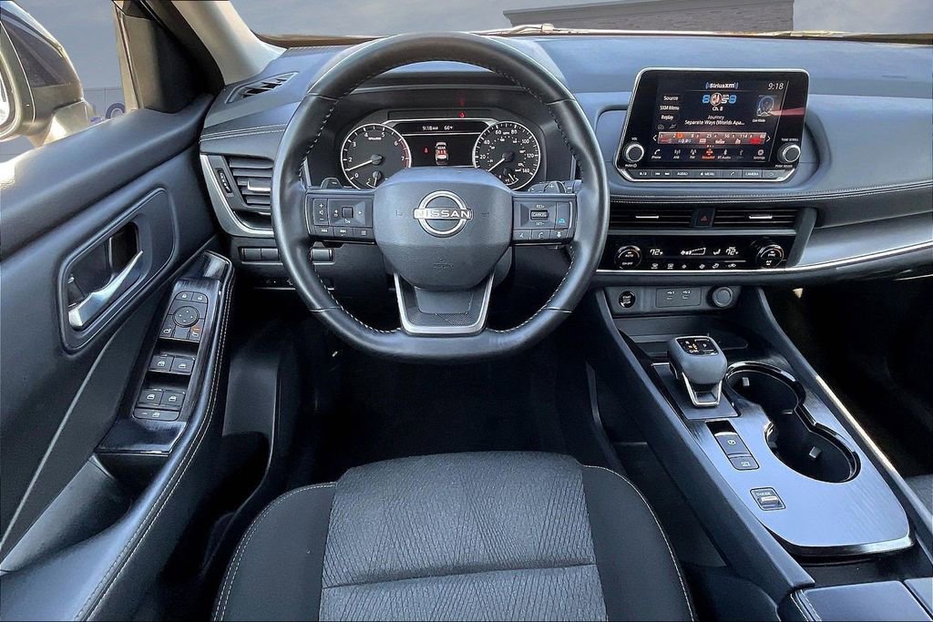 Used 2025 Nissan Rogue SV FWD image 8