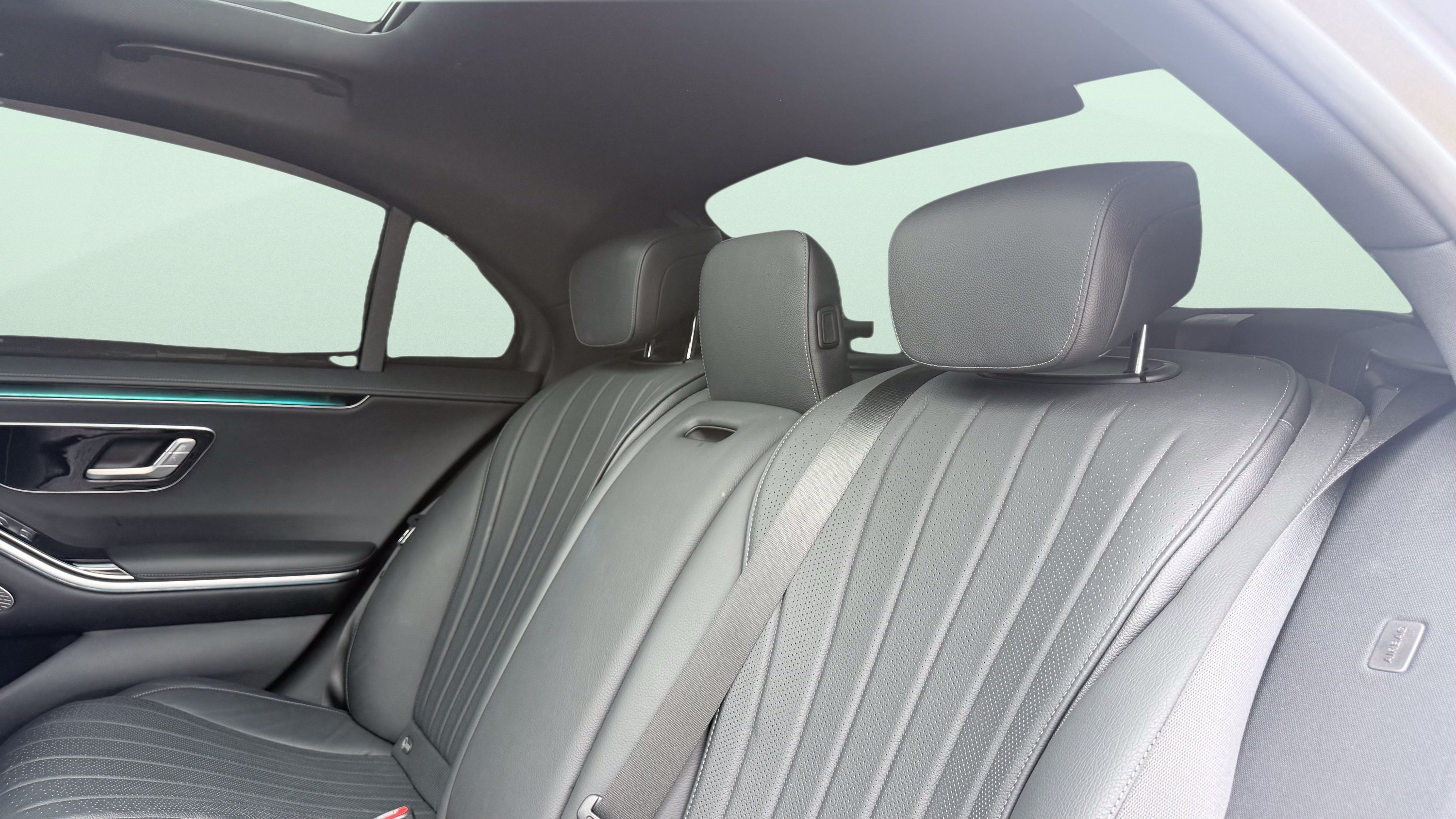 Used 2023 Mercedes-Benz S 500 4MATIC w/ AMG Line image 37