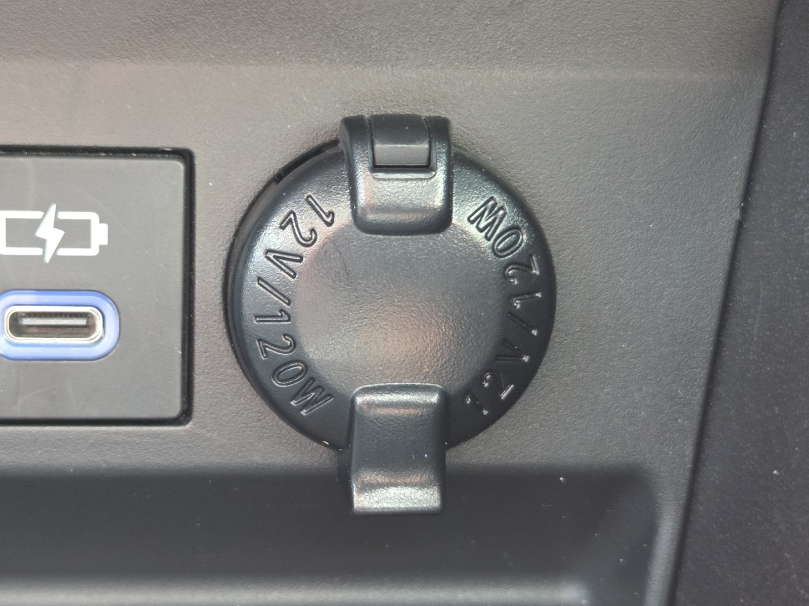 Used 2022 Toyota Highlander XLE AWD/4WD image 7