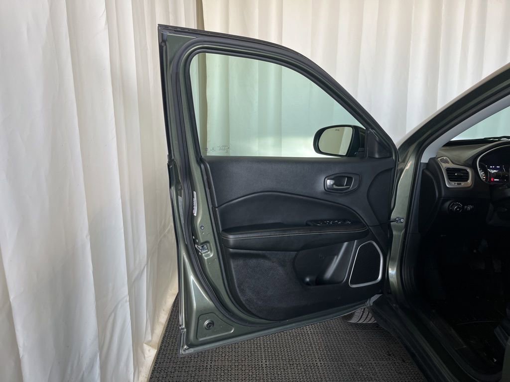 Used 2020 Jeep Compass Latitude w/ Cold Weather Group image 17