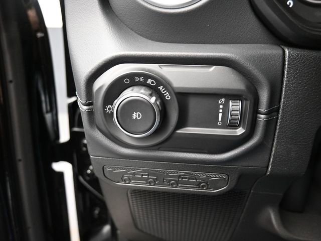 New 2026 Jeep Wrangler Unlimited Sahara w/ Whitecap Package AWD/4WD image 26