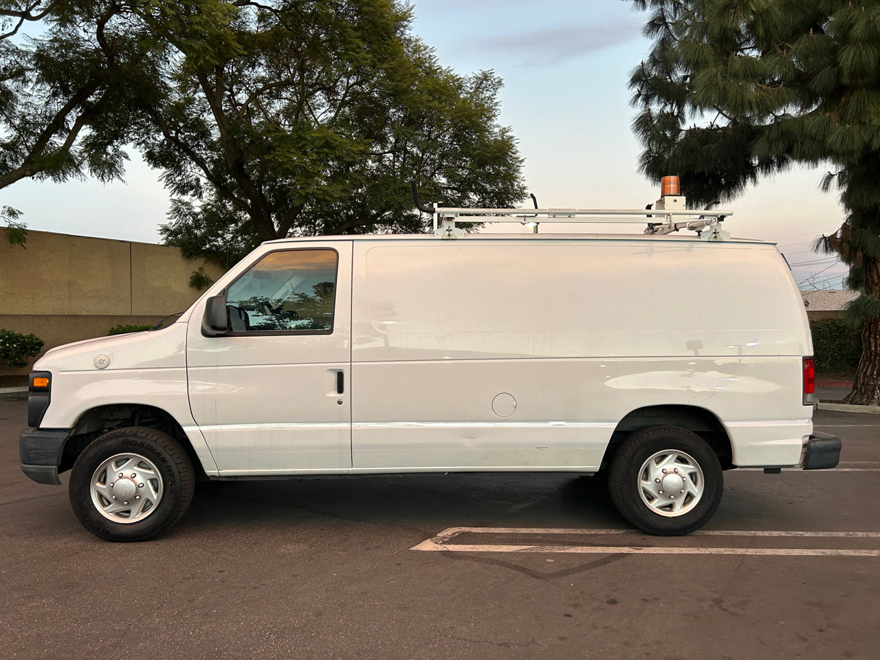 Used 2013 Ford E-150 and Econoline 150 image 2