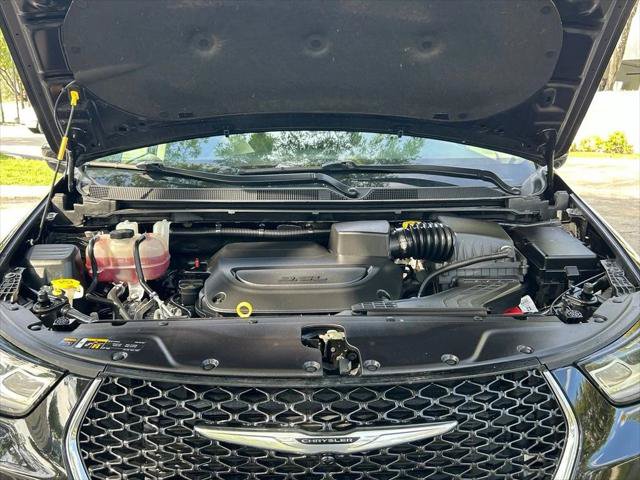 Certified 2024 Chrysler Pacifica Touring-L FWD image 27
