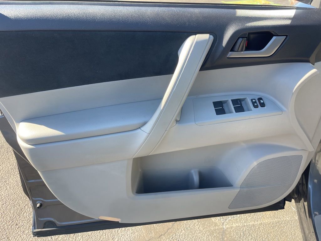 Used 2012 Toyota Highlander 4WD w/ Tech Pkg image 20