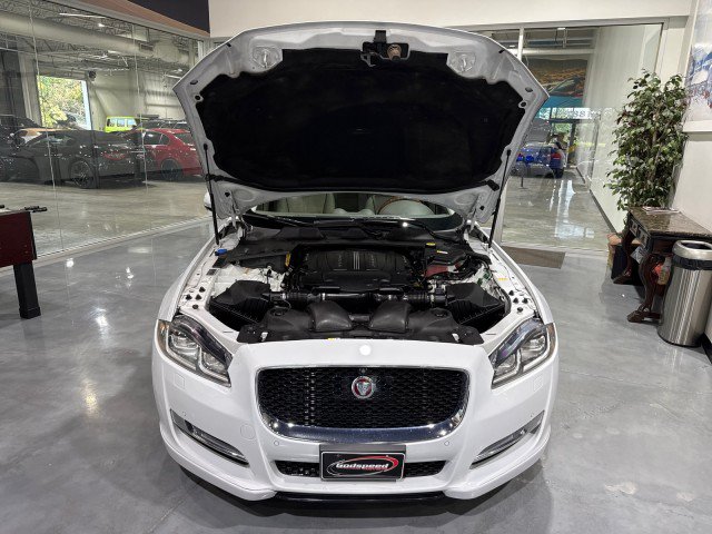 Used 2016 Jaguar XJ R-Sport RWD image 17