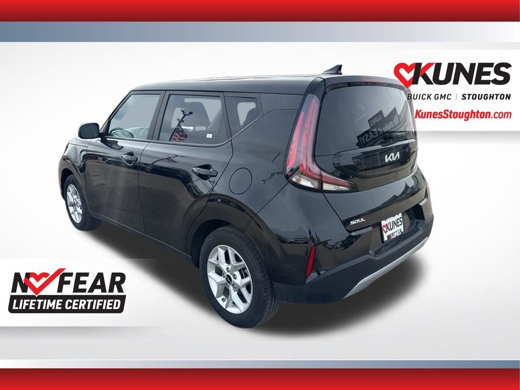 Used 2025 Kia Soul LX FWD image 9