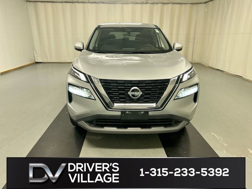 Certified 2023 Nissan Rogue SV image 3