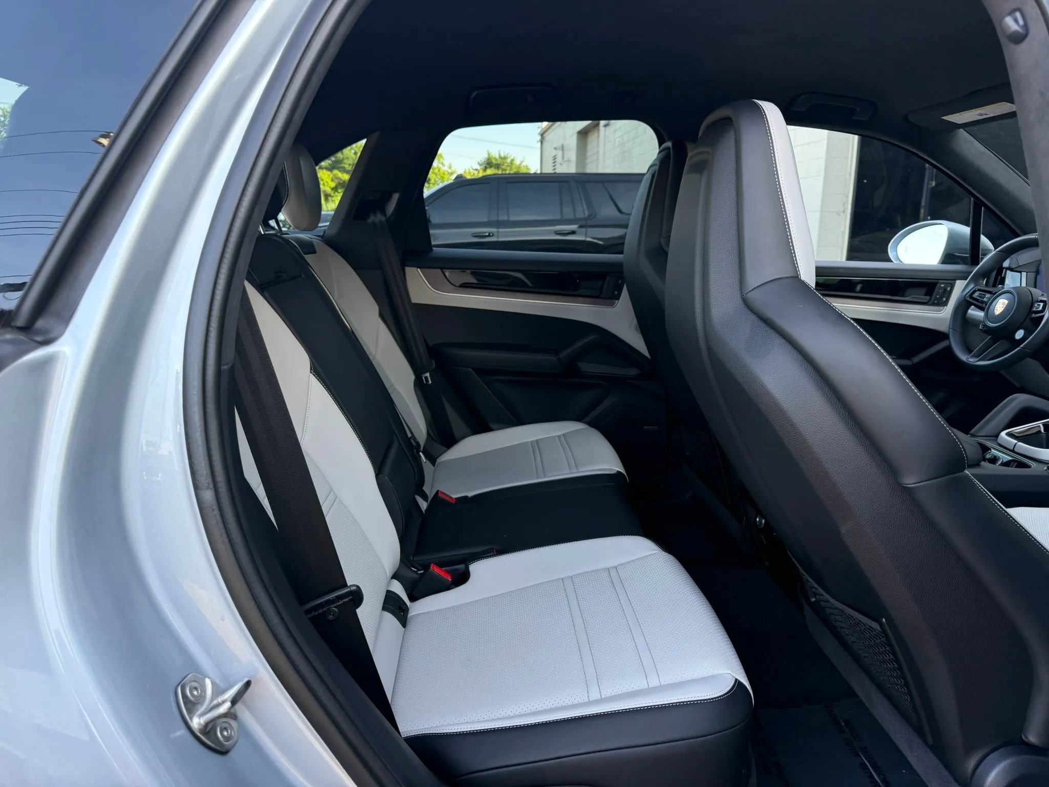 Used 2025 Porsche Cayenne GTS w/ Sport Chrono Package AWD/4WD image 30