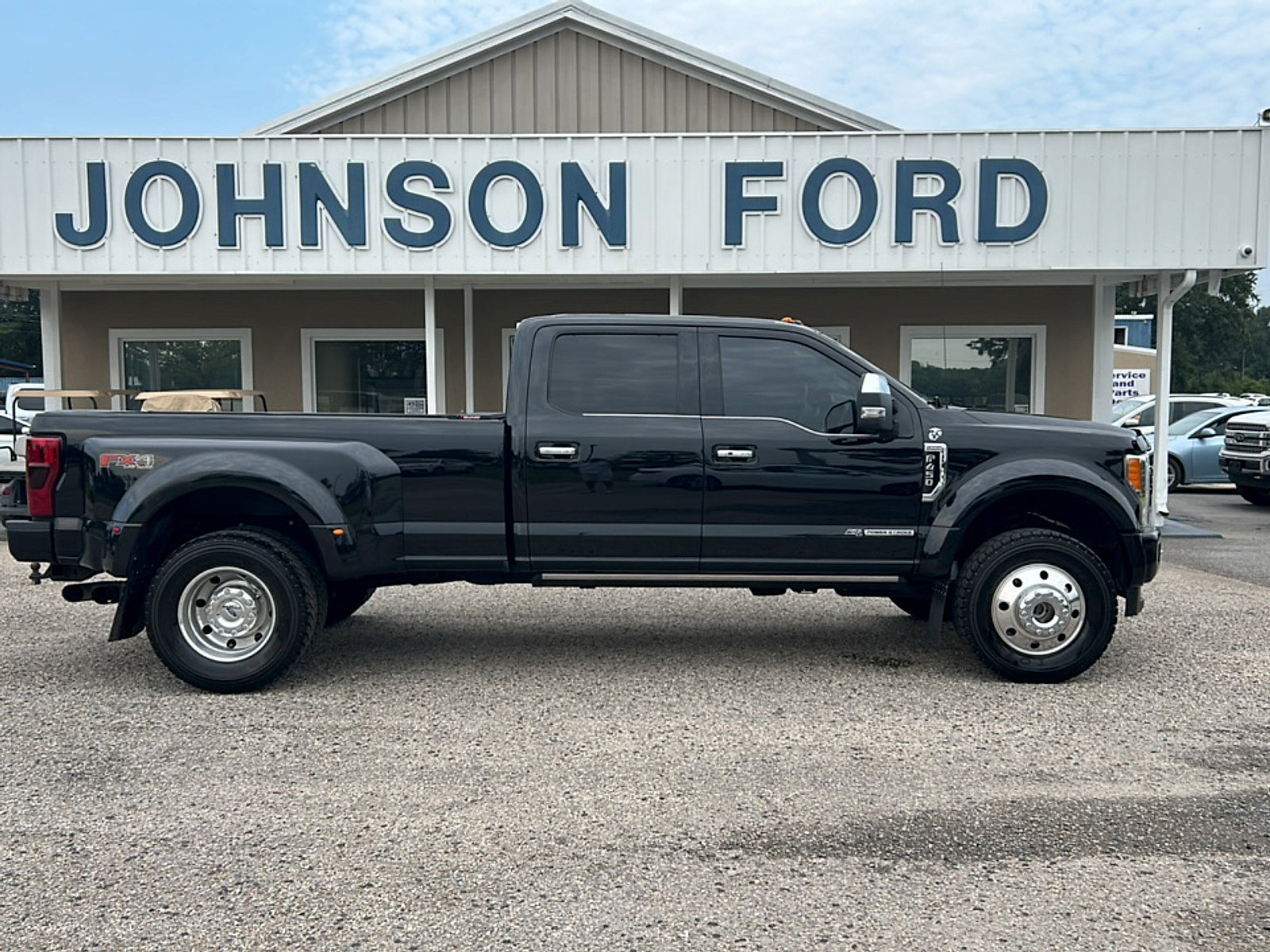 Used 2017 Ford F450 Platinum w/ Platinum Ultimate Package AWD/4WD image 1