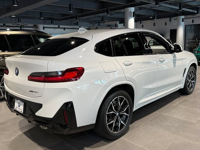 Used 2024 BMW X4 xDrive30i w/ M Sport Package AWD/4WD image 4