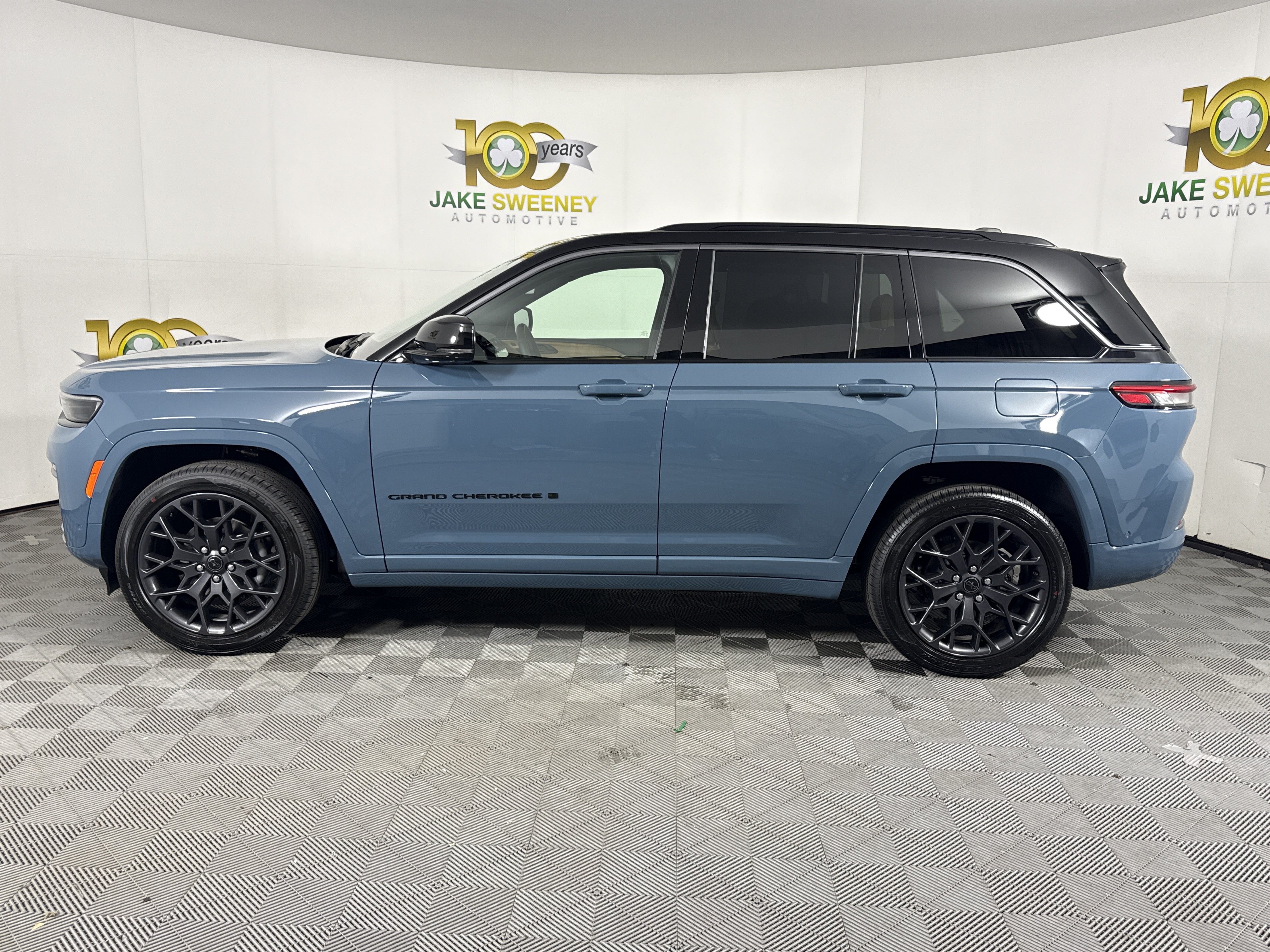 New 2027 Jeep Grand Cherokee Summit AWD/4WD image 5