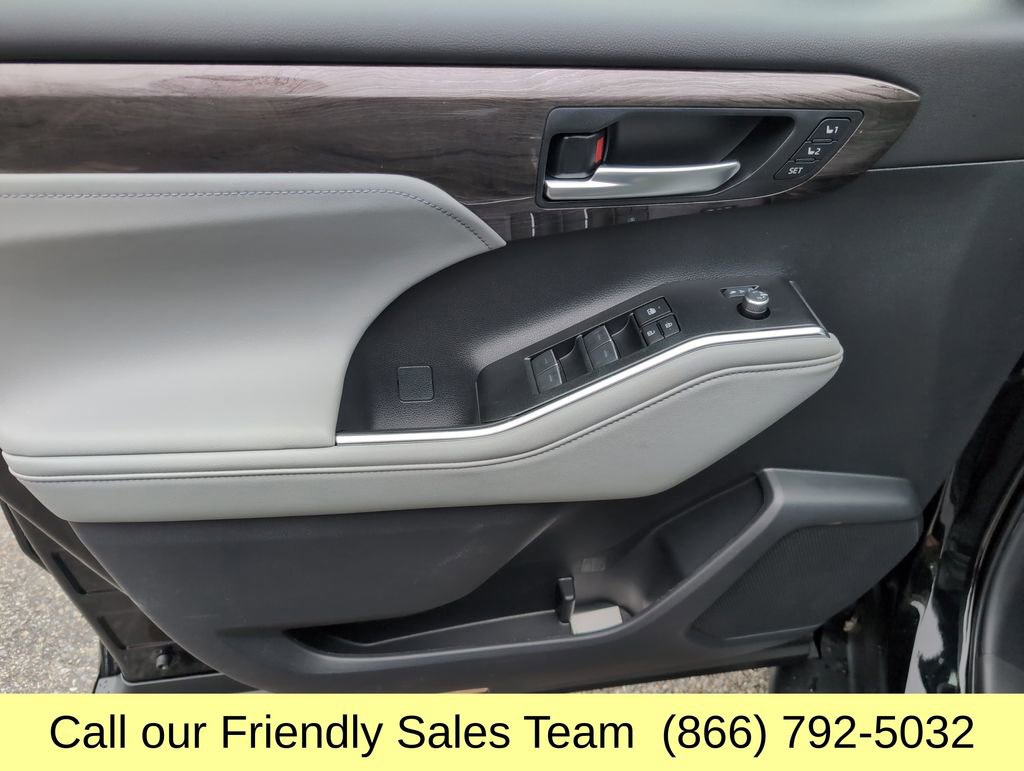 New 2026 Toyota Highlander Platinum image 10