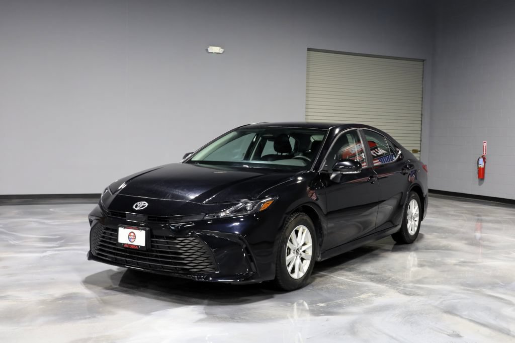 Used 2025 Toyota Camry LE FWD image 3